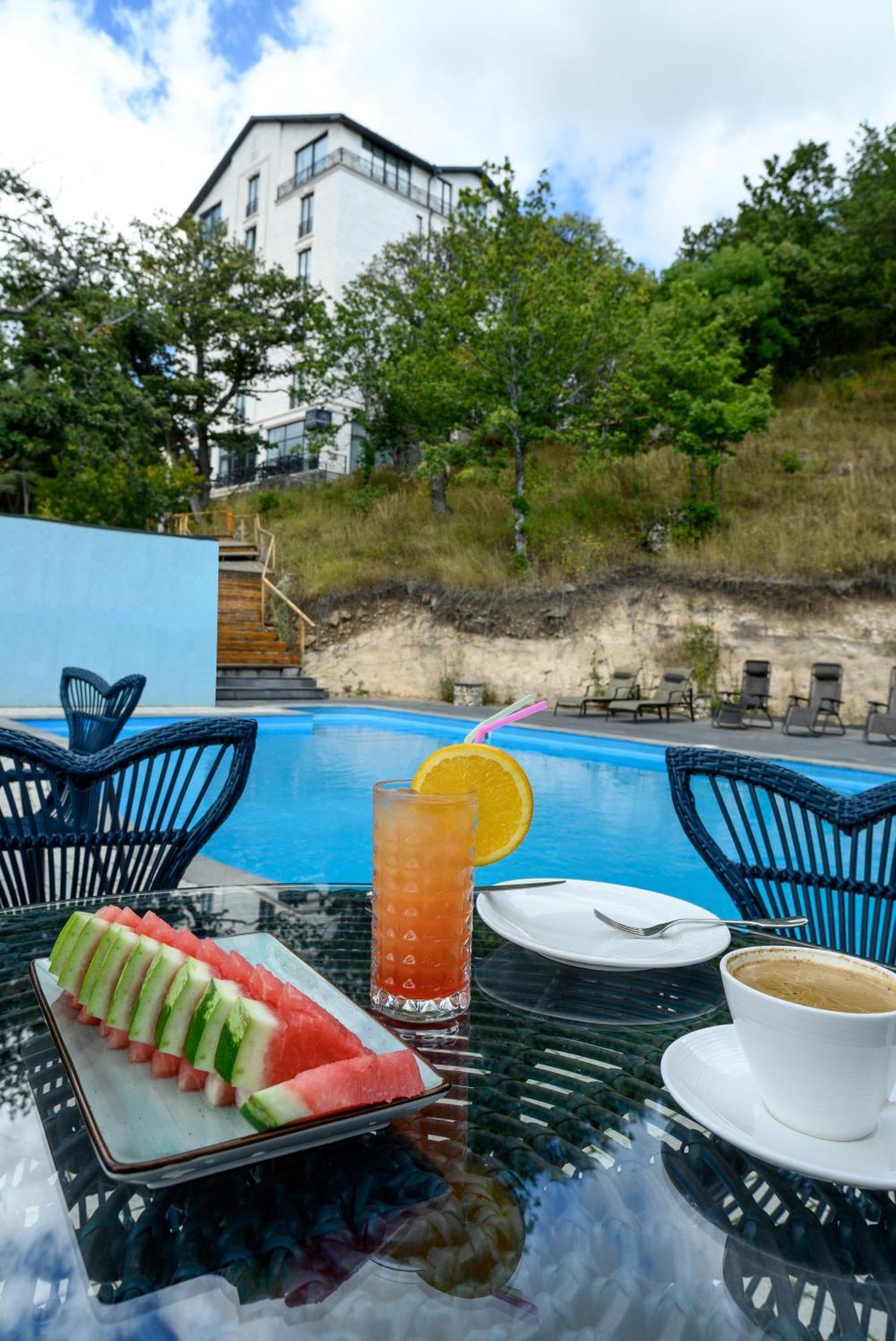 Aurora Resort, تساجكادزور المظهر الخارجي الصورة