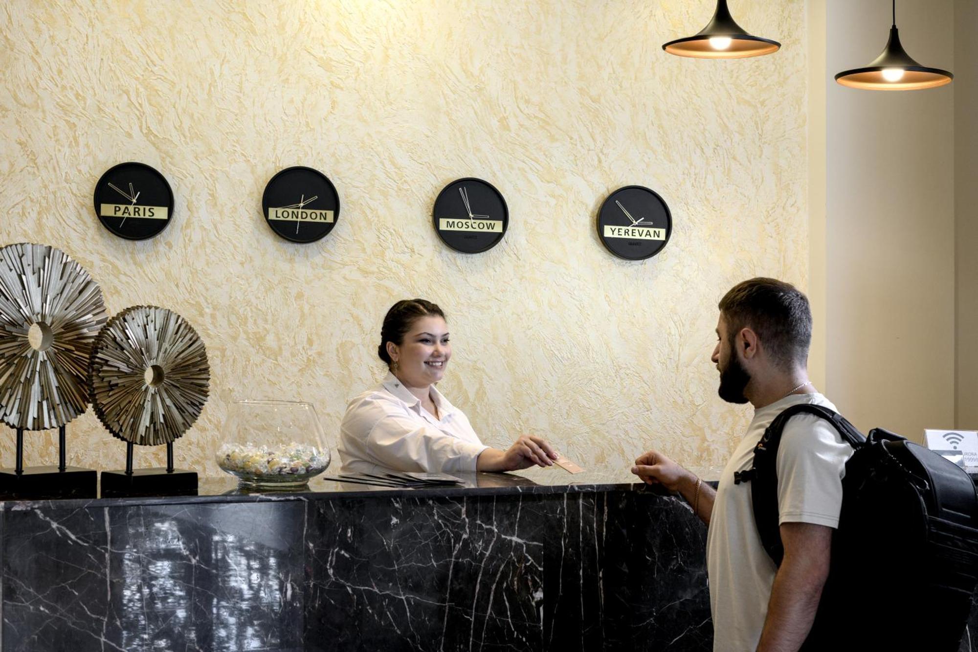 Aurora Resort, تساجكادزور المظهر الخارجي الصورة