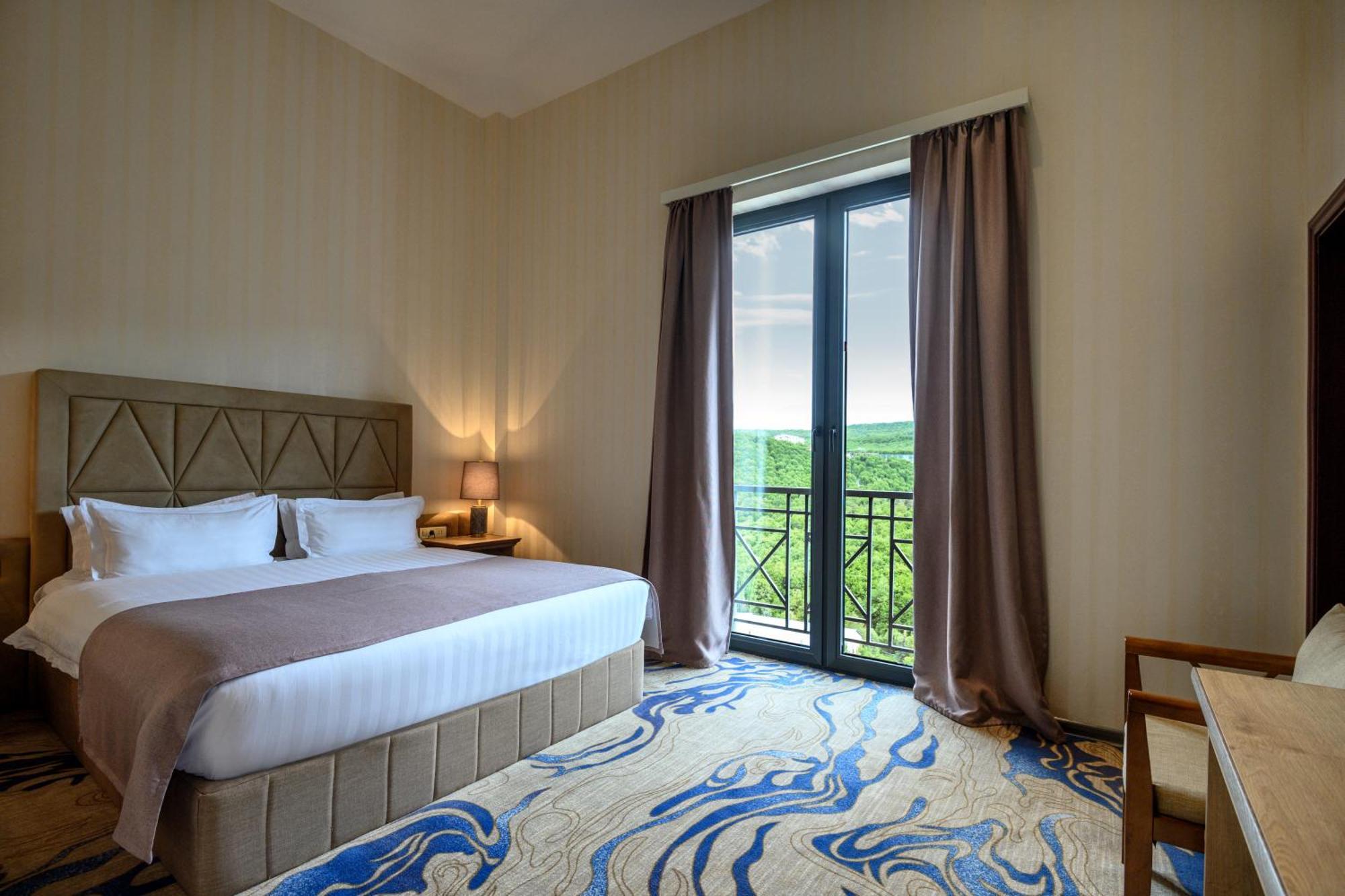 Aurora Resort, تساجكادزور المظهر الخارجي الصورة