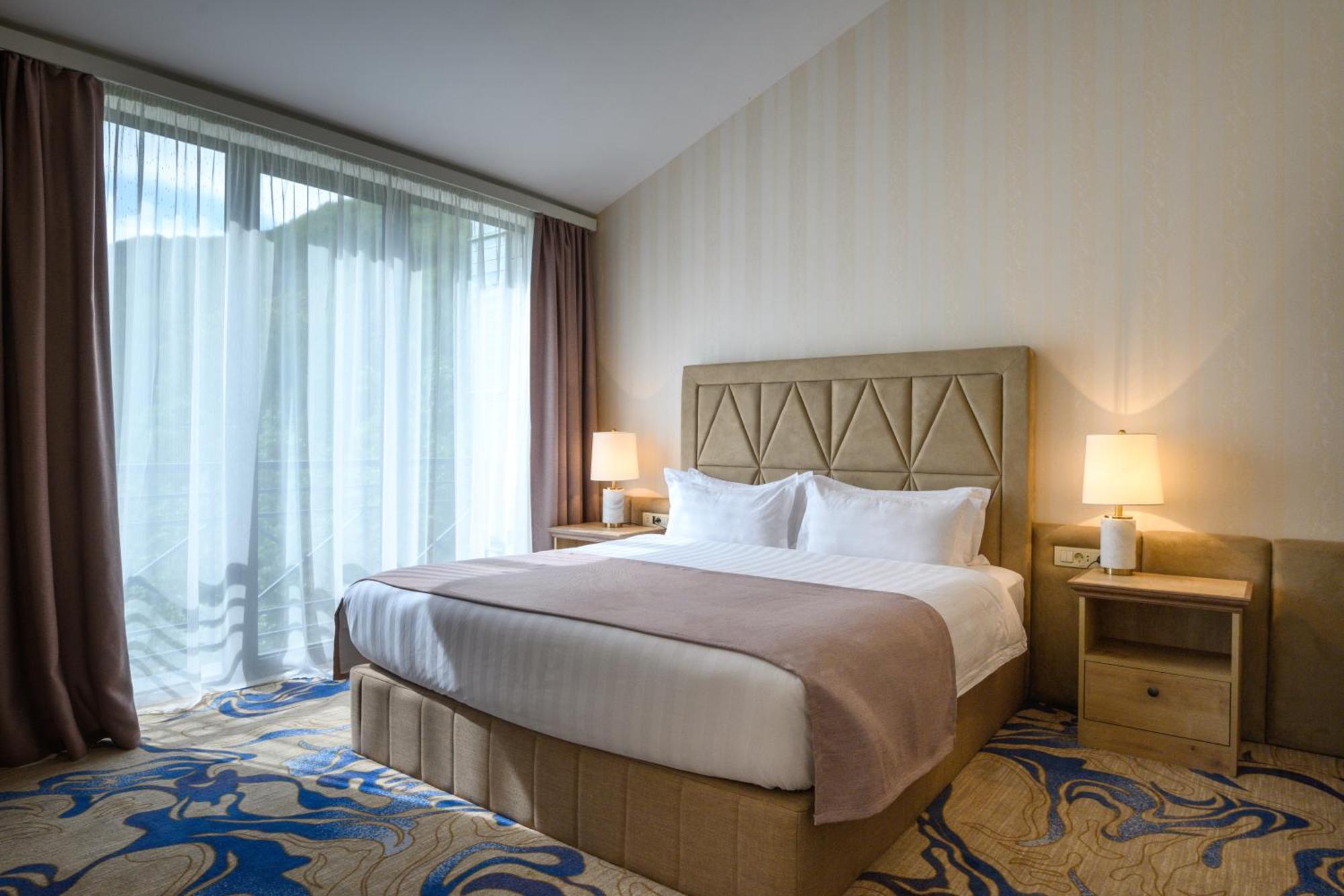 Aurora Resort, تساجكادزور المظهر الخارجي الصورة