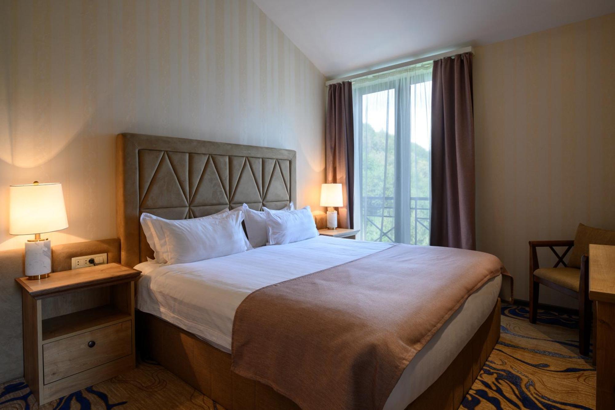 Aurora Resort, تساجكادزور المظهر الخارجي الصورة