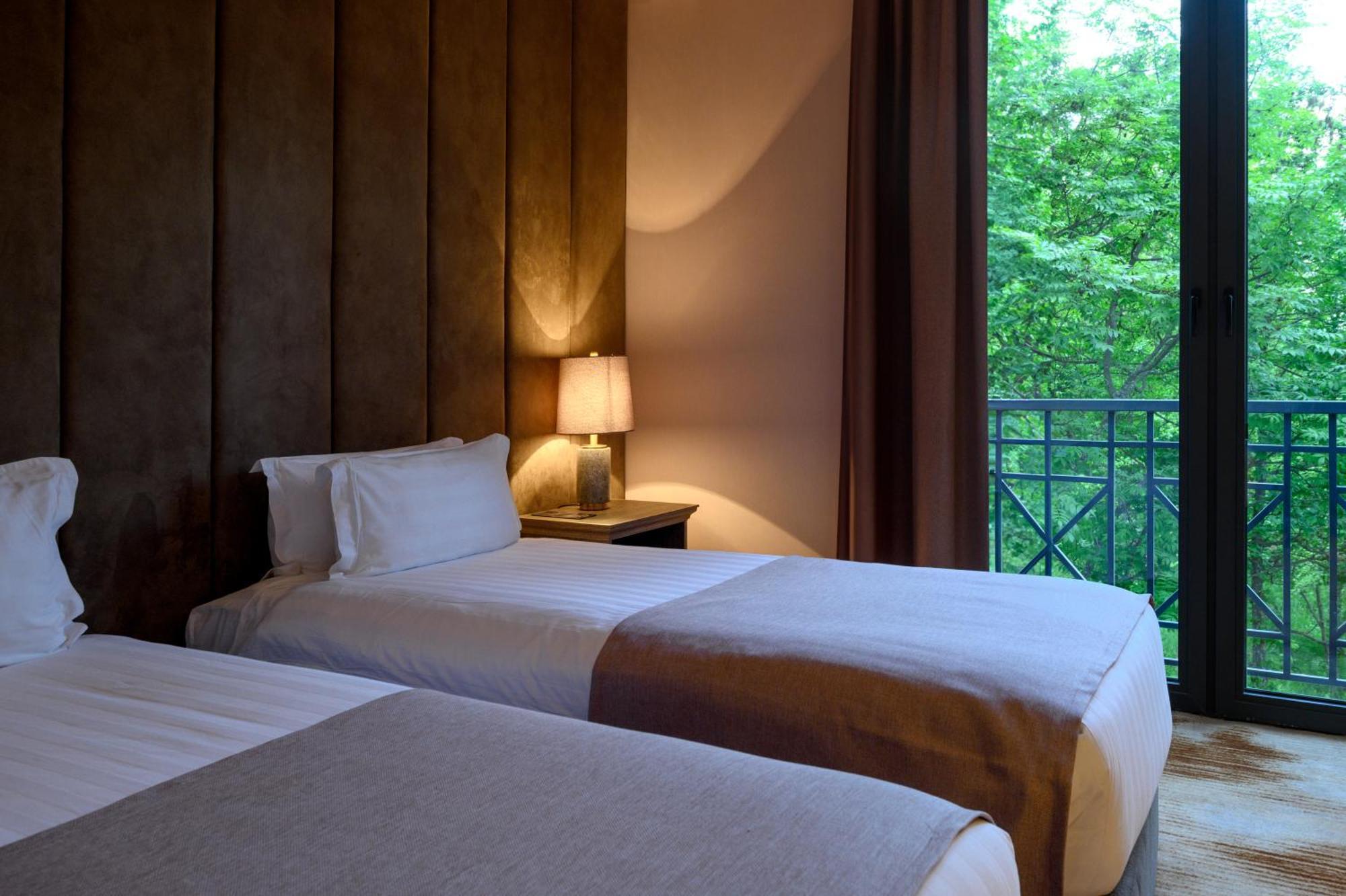 Aurora Resort, تساجكادزور المظهر الخارجي الصورة