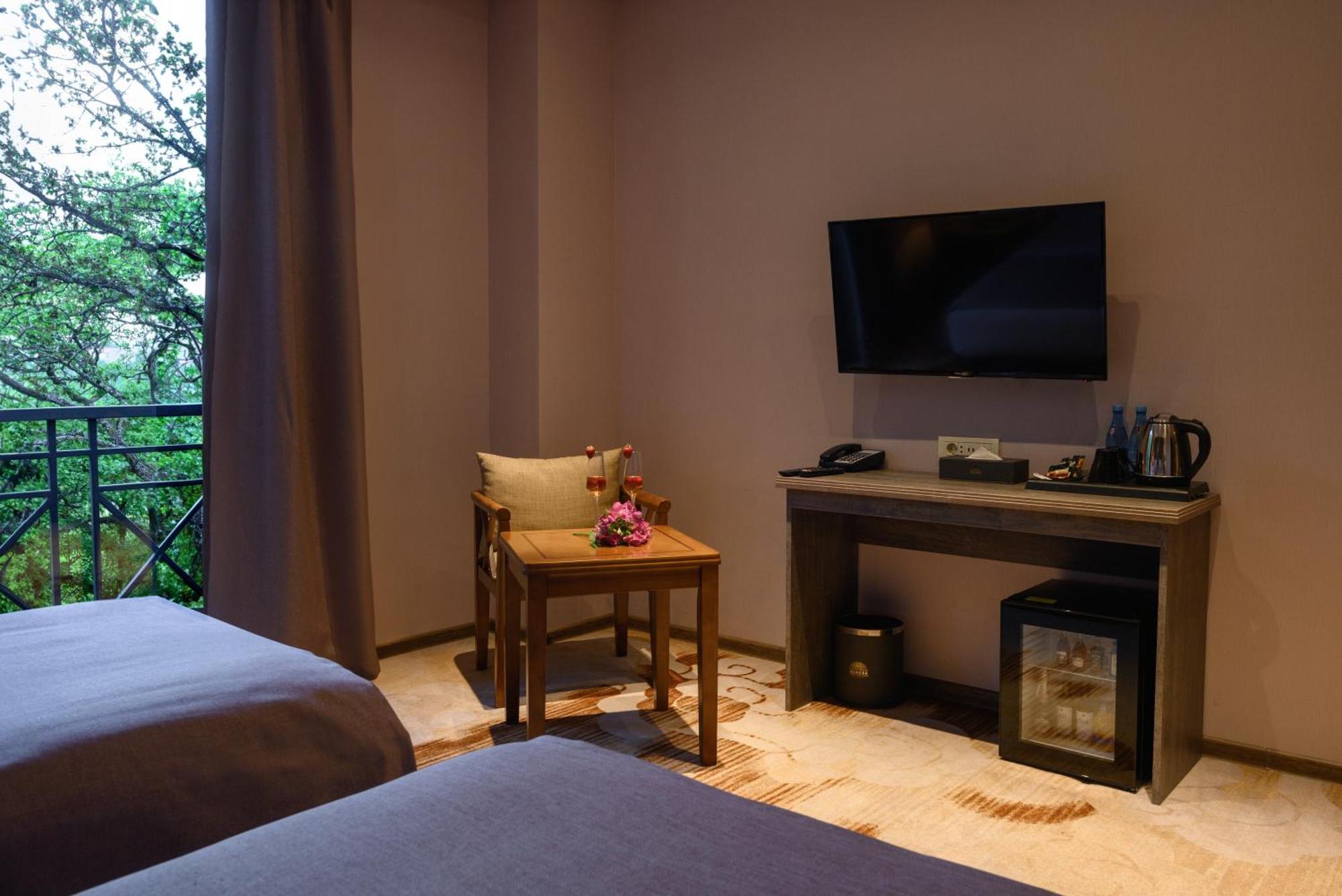 Aurora Resort, تساجكادزور المظهر الخارجي الصورة