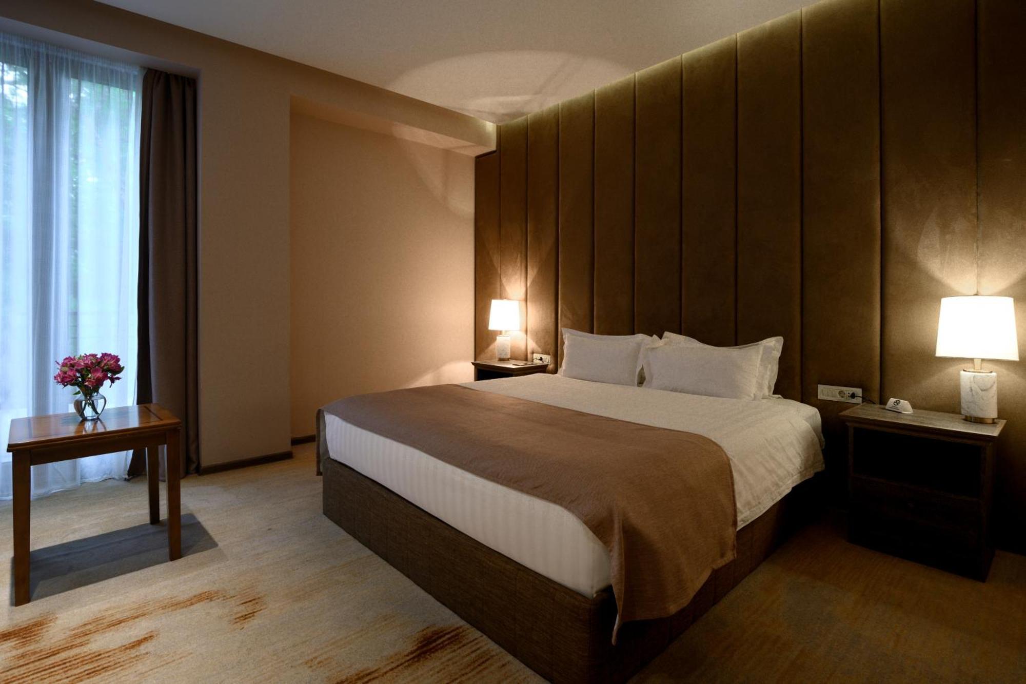 Aurora Resort, تساجكادزور المظهر الخارجي الصورة