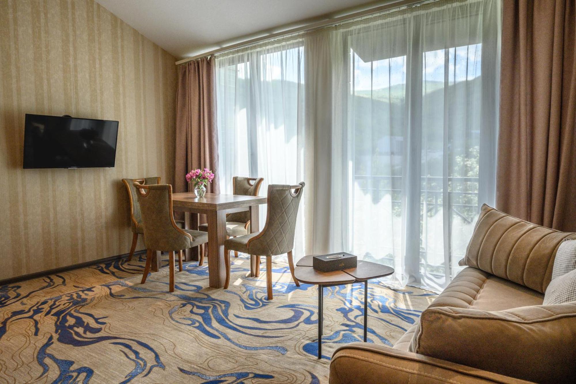 Aurora Resort, تساجكادزور المظهر الخارجي الصورة